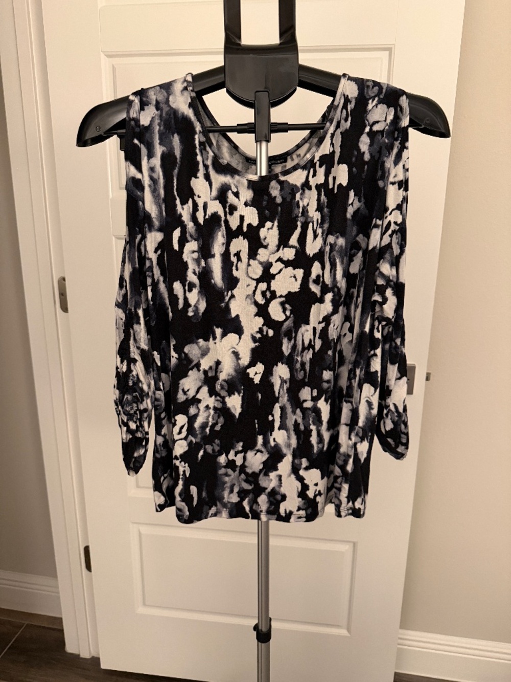 Cable & Gauge Abstract Black & White Cold-Shoulder Blouse